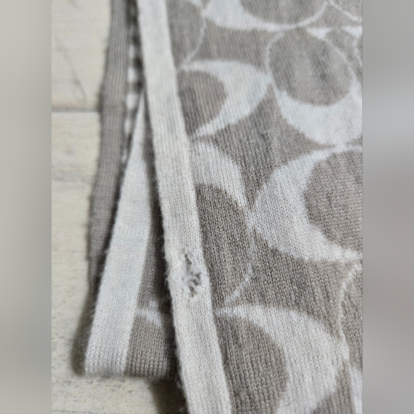 Coach Signature C Logo reversible knit scarf EUC - Picture 8 of 8